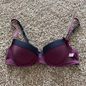 Cute pinstripe underwire bra 34B